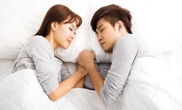 Nhìn tư thế chồng ôm vợ ngủ là biết anh ấy yêu vợ nhiều hay ít? – Vera Hà Anh - Tiến sỹ tâm lý, Trưởng bộ môn tâm lý tình yêu
