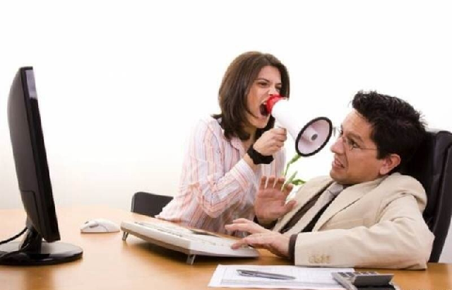 chồng hay vũ phu phải làm sao